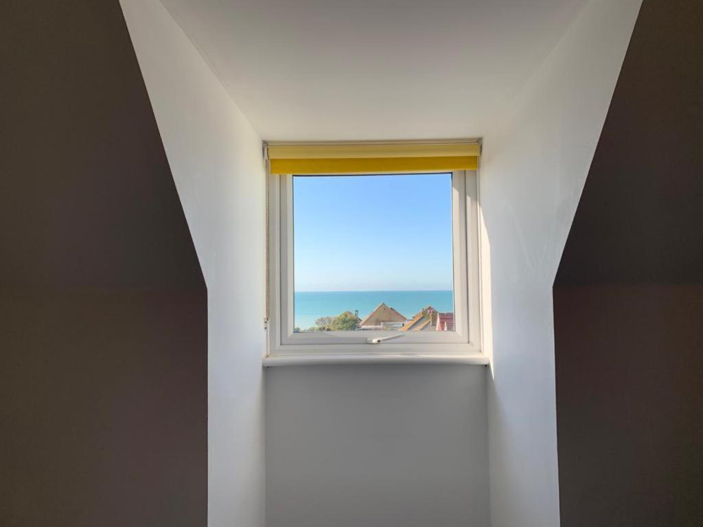 The Greenwich Rooms - Burger & Bird Bar & Restaurant Peacehaven Exteriör bild