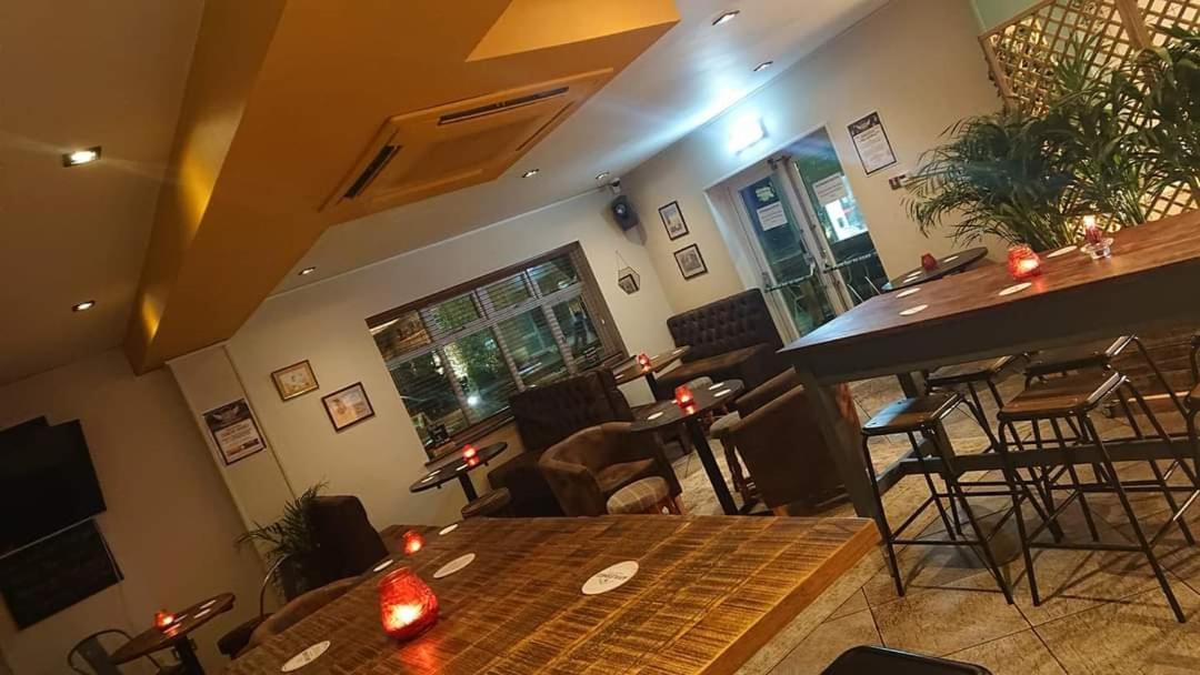 The Greenwich Rooms - Burger & Bird Bar & Restaurant Peacehaven Exteriör bild