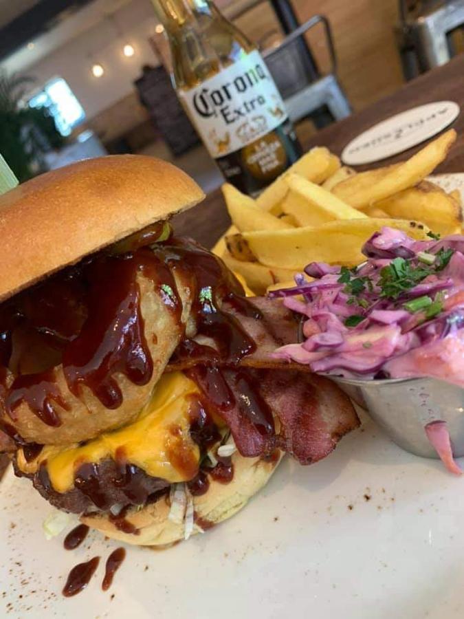 The Greenwich Rooms - Burger & Bird Bar & Restaurant Peacehaven Exteriör bild