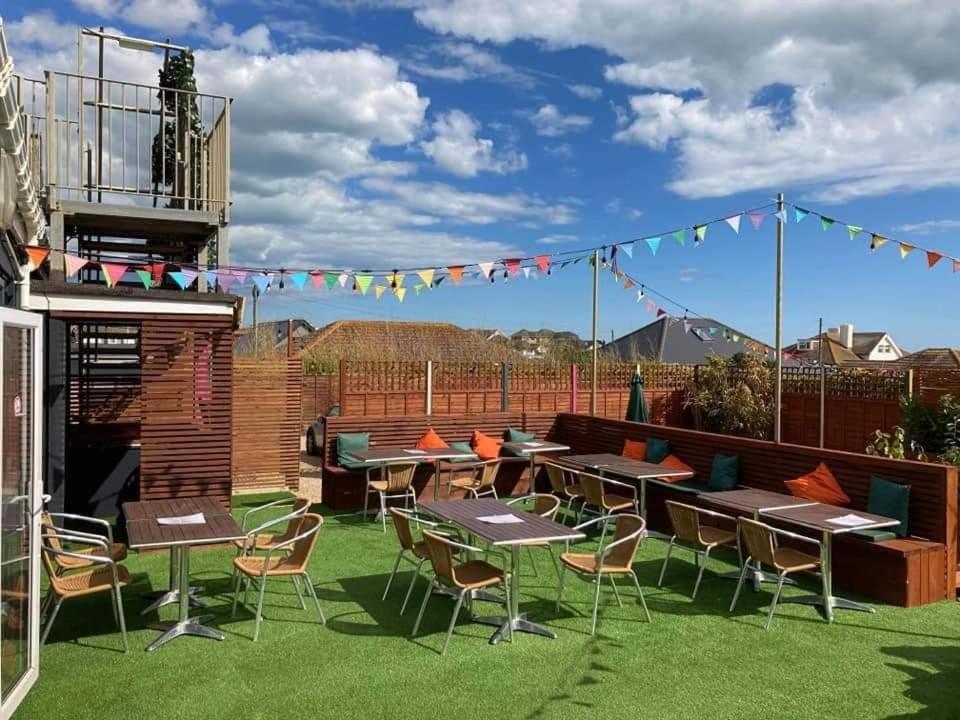 The Greenwich Rooms - Burger & Bird Bar & Restaurant Peacehaven Exteriör bild