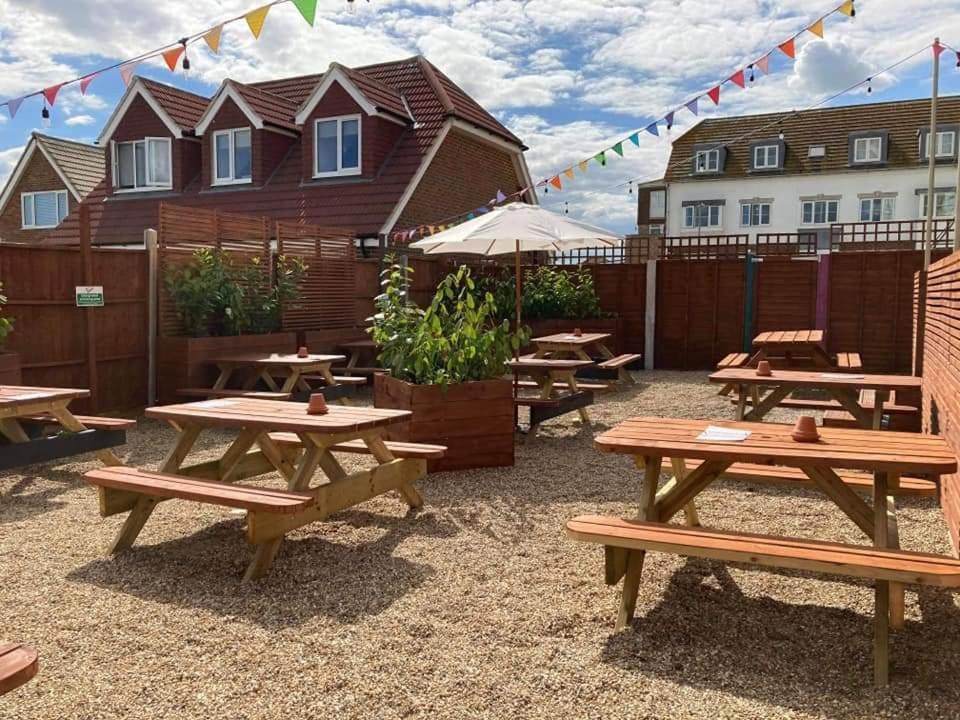 The Greenwich Rooms - Burger & Bird Bar & Restaurant Peacehaven Exteriör bild